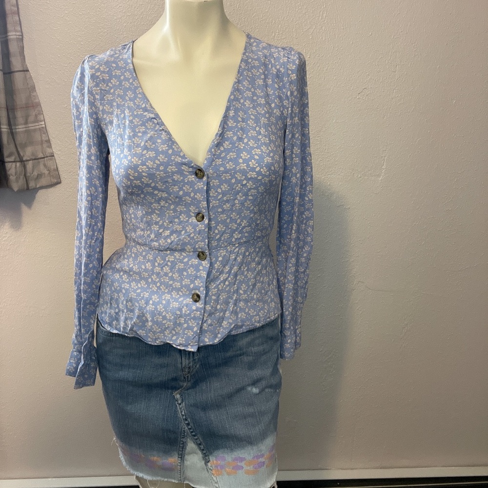 H&M Blue Floral Peplum Waist Country Casual Size 6 Blouse